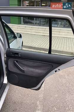Хэтчбек Volkswagen Golf 1999 в 