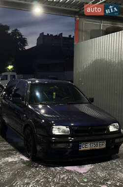 Хэтчбек Volkswagen Golf 1993 в 