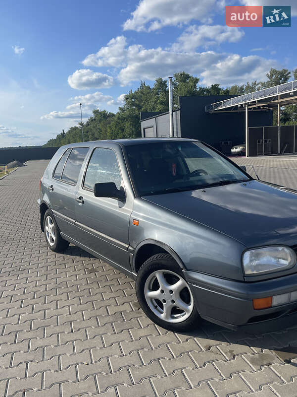 Хэтчбек Volkswagen Golf 1995 в Кагарлыке