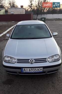 Хэтчбек Volkswagen Golf 2002 в Киеве