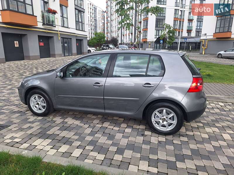 Хетчбек Volkswagen Golf 2006 в Івано-Франківську