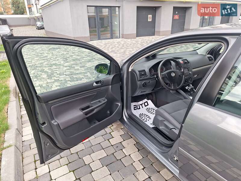 Хетчбек Volkswagen Golf 2006 в Івано-Франківську