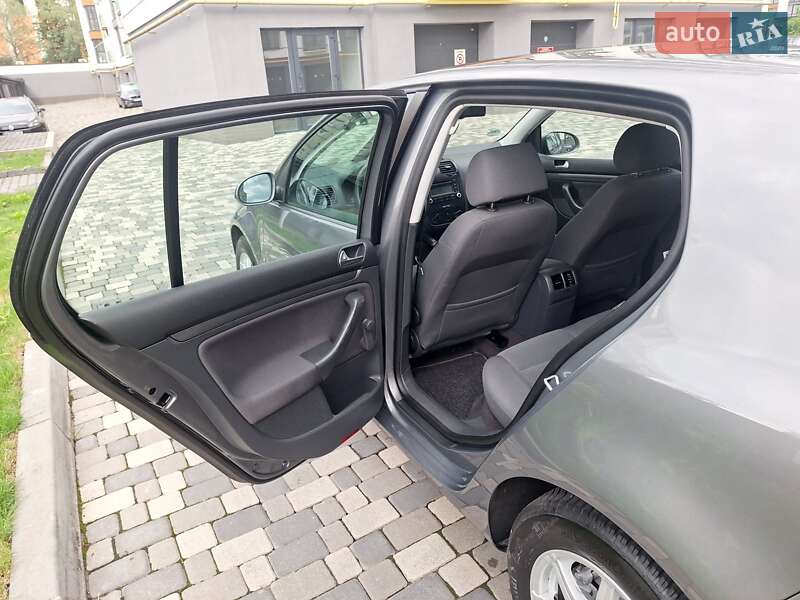 Хетчбек Volkswagen Golf 2006 в Івано-Франківську