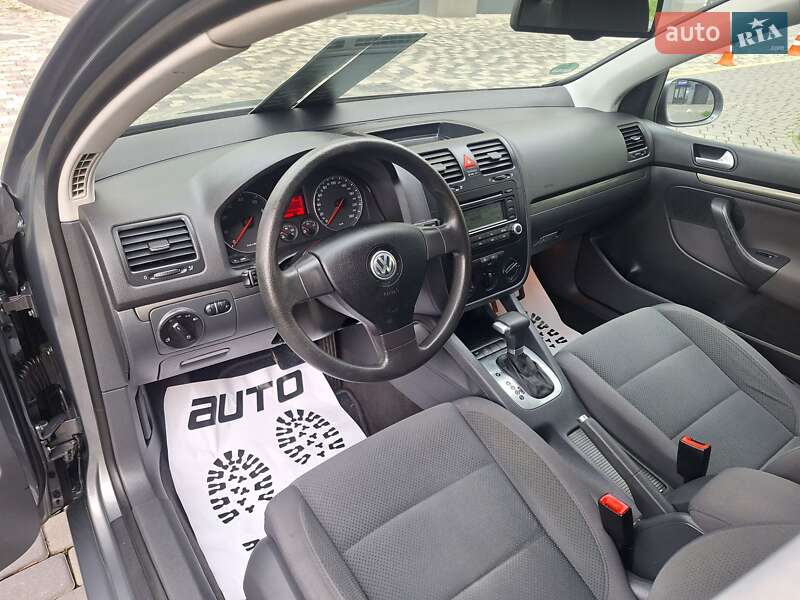 Хетчбек Volkswagen Golf 2006 в Івано-Франківську