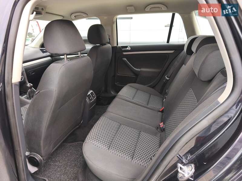 Універсал Volkswagen Golf 2011 в Дніпрі