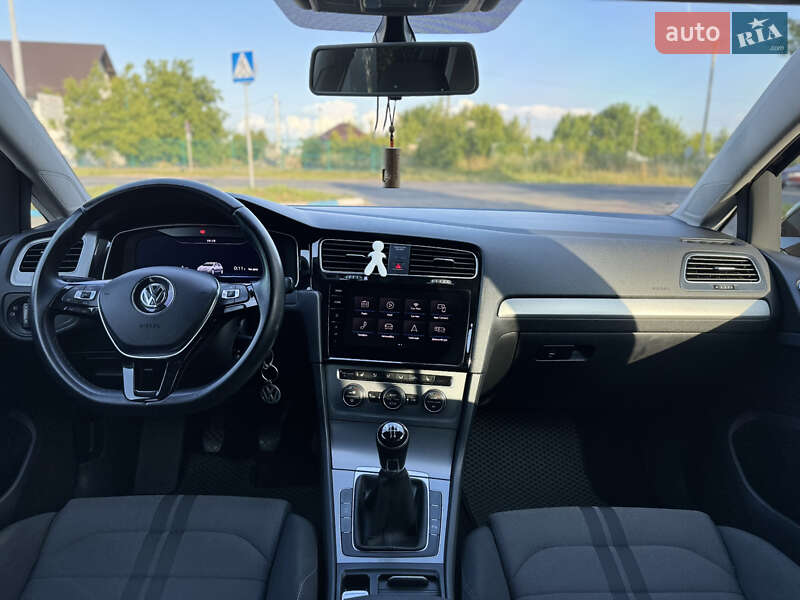 Хэтчбек Volkswagen Golf 2013 в Львове