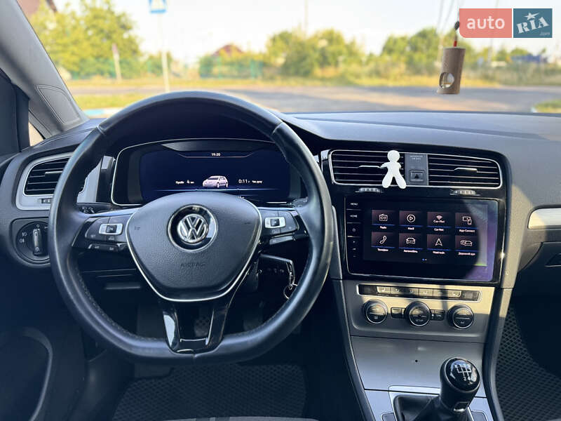 Хэтчбек Volkswagen Golf 2013 в Львове