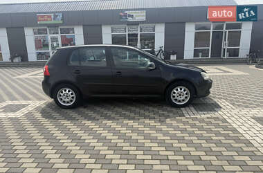 Хетчбек Volkswagen Golf 2004 в Рокитному