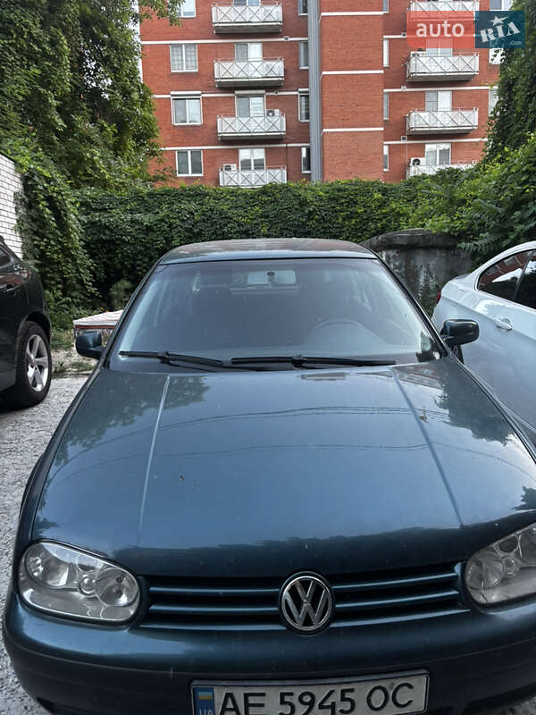 Хэтчбек Volkswagen Golf 2003 в Днепре