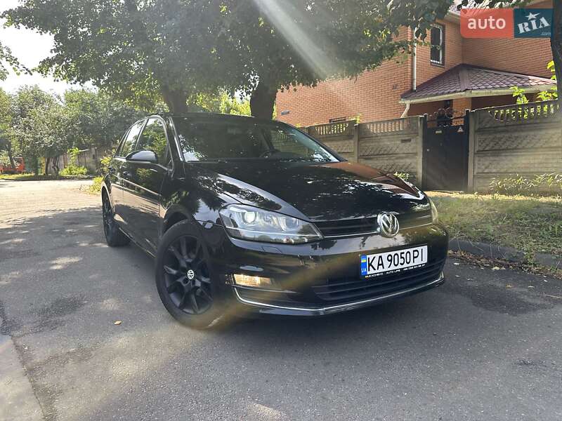 Хэтчбек Volkswagen Golf 2015 в Киеве