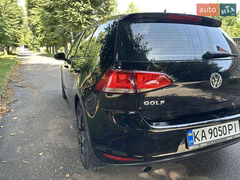 Хэтчбек Volkswagen Golf 2015 в Киеве