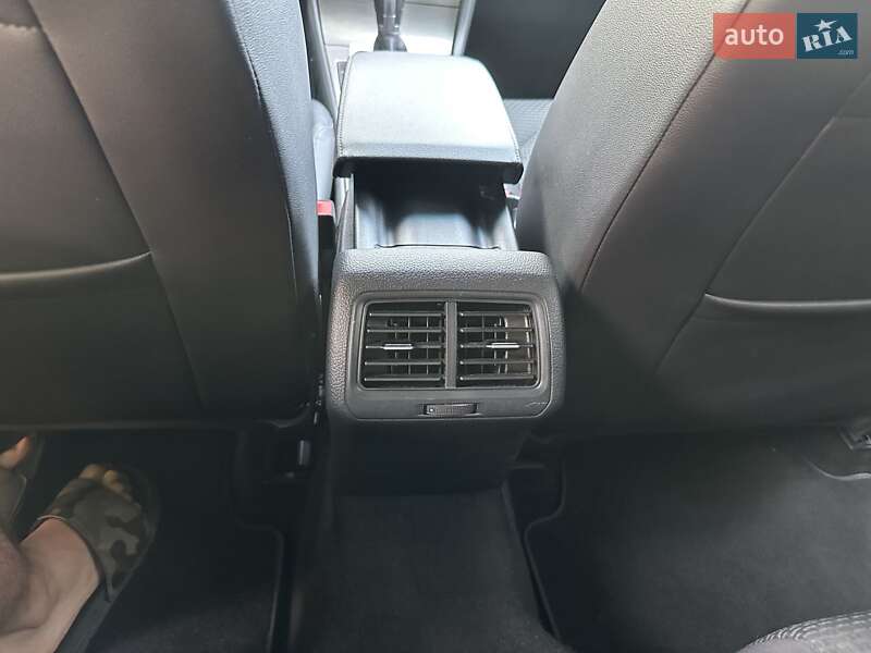 Хэтчбек Volkswagen Golf 2015 в Киеве