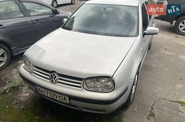 Хетчбек Volkswagen Golf 2001 в Києві
