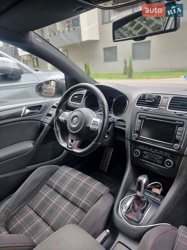 Хэтчбек Volkswagen Golf 2011 в Одессе