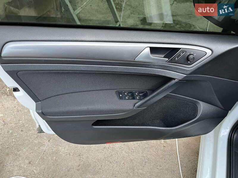 Універсал Volkswagen Golf 2015 в Красилові