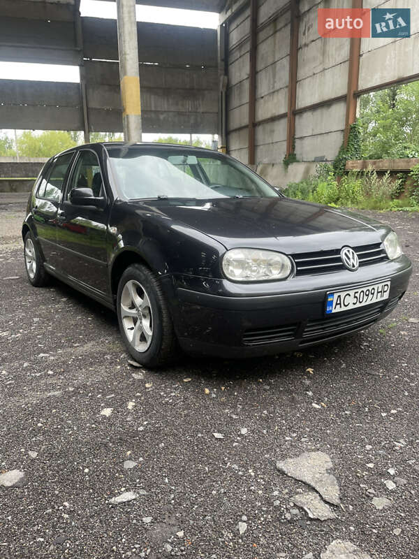 Хетчбек Volkswagen Golf 2003 в Луцьку