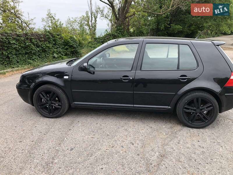 Хэтчбек Volkswagen Golf 2003 в Одессе