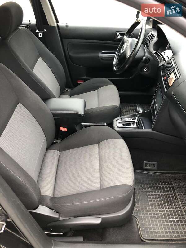 Хэтчбек Volkswagen Golf 2003 в Одессе