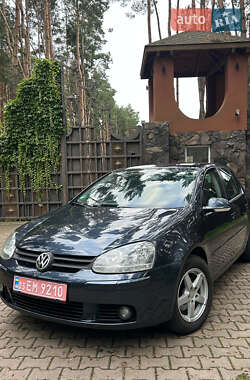Хэтчбек Volkswagen Golf 2004 в Новояворовске