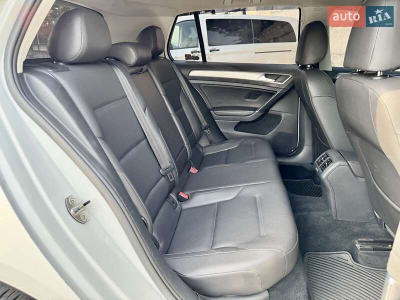 Хэтчбек Volkswagen Golf 2014 в Харькове
