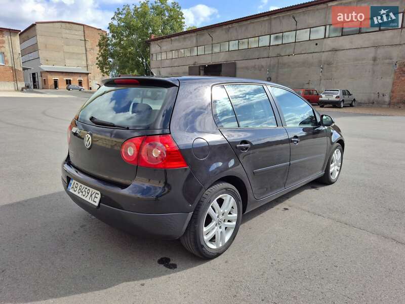 Хэтчбек Volkswagen Golf 2006 в Могилев-Подольске