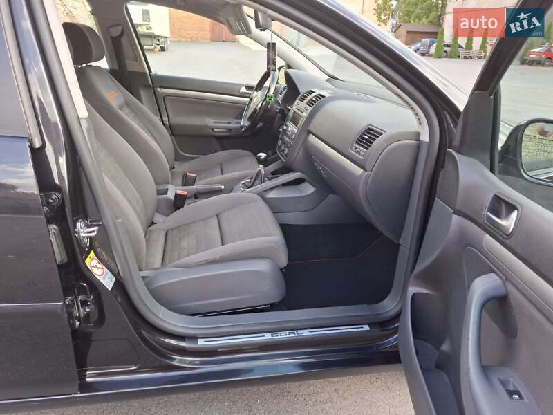 Хэтчбек Volkswagen Golf 2006 в Могилев-Подольске