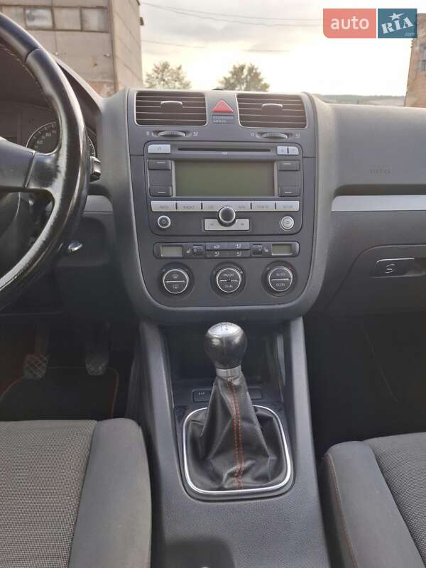 Хэтчбек Volkswagen Golf 2006 в Могилев-Подольске