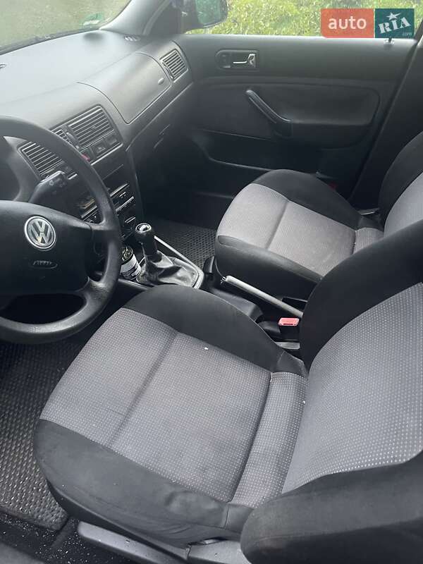 Універсал Volkswagen Golf 2003 в Рокитному