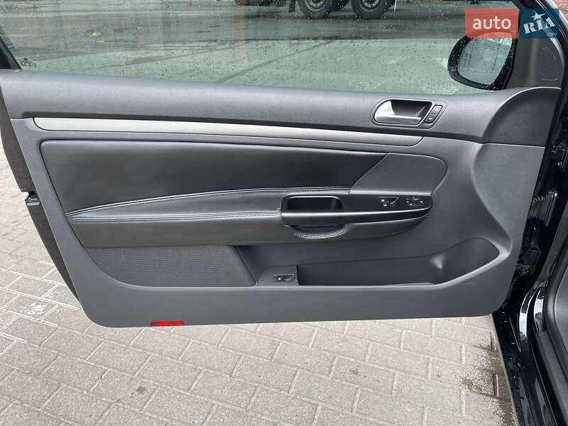 Хэтчбек Volkswagen Golf 2005 в Виннице