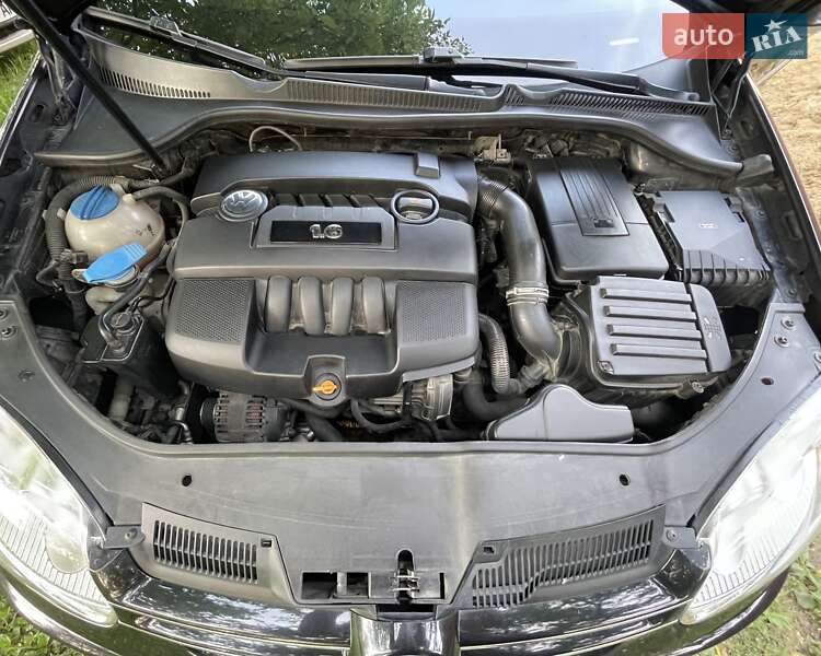 Хэтчбек Volkswagen Golf 2005 в Виннице