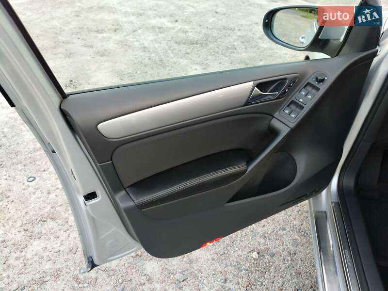 Хетчбек Volkswagen Golf 2012 в Києві