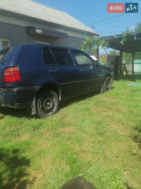 Хетчбек Volkswagen Golf 1996 в Чернівцях