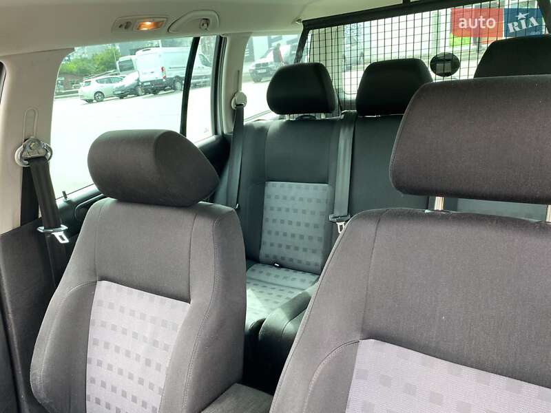 Універсал Volkswagen Golf 2006 в Вишгороді