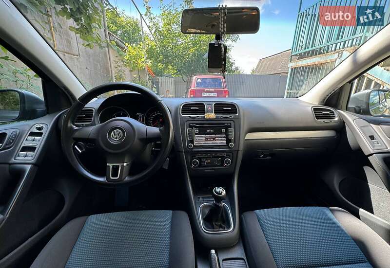 Хетчбек Volkswagen Golf 2011 в Ужгороді