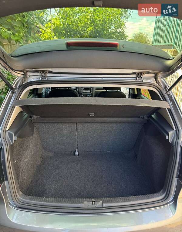 Хетчбек Volkswagen Golf 2011 в Ужгороді
