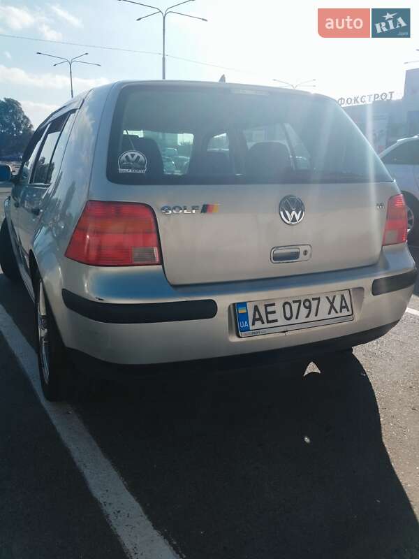 Хетчбек Volkswagen Golf 2000 в Дніпрі