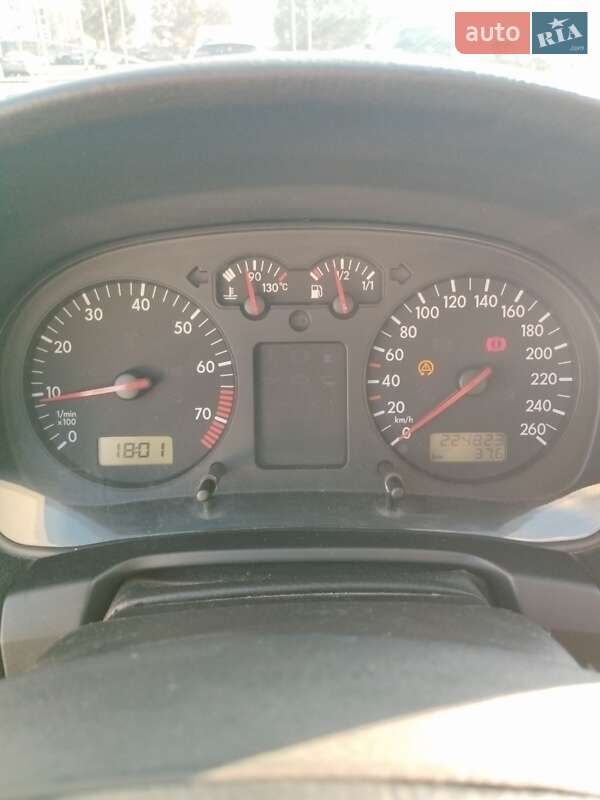 Хетчбек Volkswagen Golf 2000 в Дніпрі