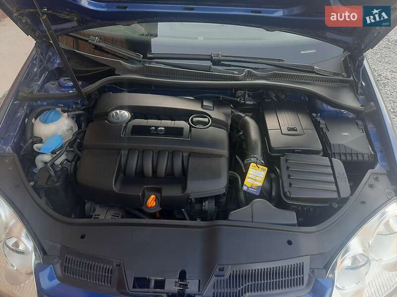 Хэтчбек Volkswagen Golf 2005 в Ровно