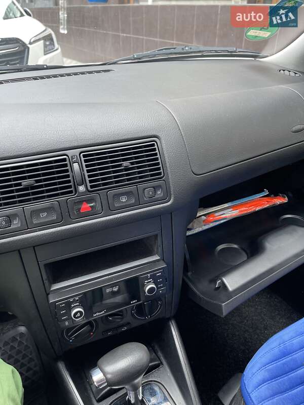 Хэтчбек Volkswagen Golf 2001 в Ирпене