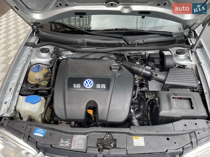 Хэтчбек Volkswagen Golf 2001 в Ирпене