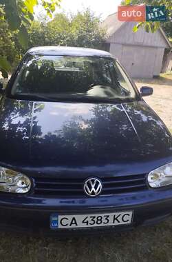 Хэтчбек Volkswagen Golf 2002 в Корсуне-Шевченковском