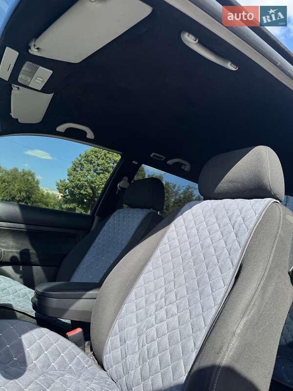 Хетчбек Volkswagen Golf 2003 в Хмельницькому
