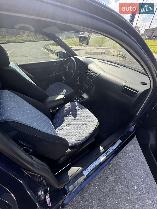 Хетчбек Volkswagen Golf 2003 в Хмельницькому