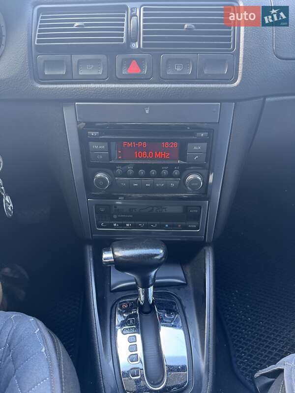 Хетчбек Volkswagen Golf 2003 в Хмельницькому