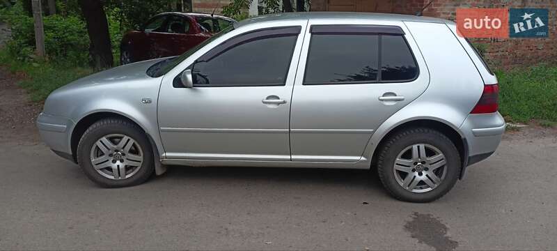 Volkswagen Golf 2002