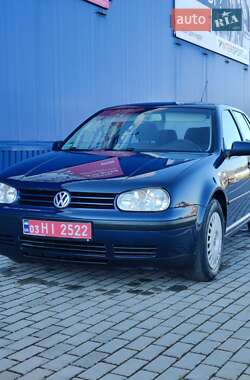 Хэтчбек Volkswagen Golf 2003 в Владимире