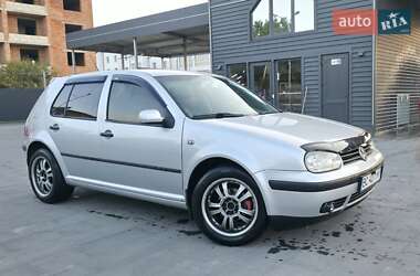 Хэтчбек Volkswagen Golf 2002 в Самборе