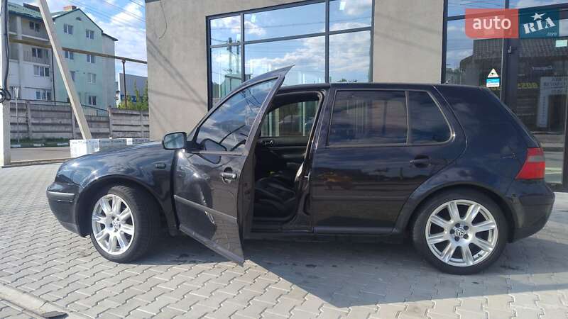 Хетчбек Volkswagen Golf 2002 в Стрию