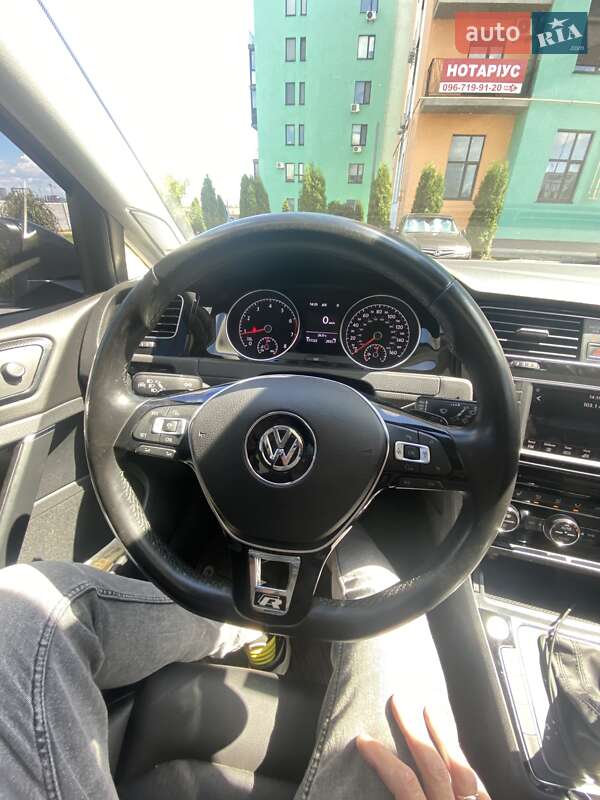 Хетчбек Volkswagen Golf 2015 в Києві