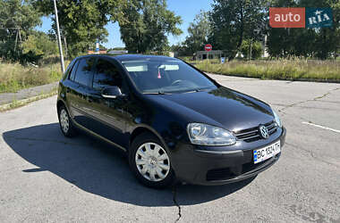 Хэтчбек Volkswagen Golf 2004 в Коростене